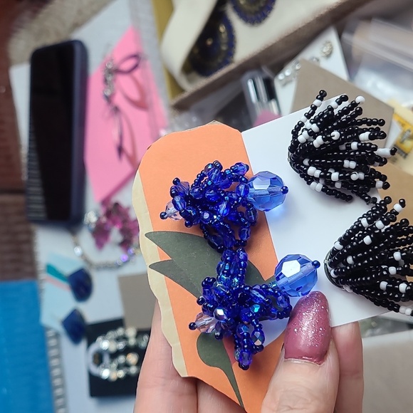 Vintage handmade beaded earrings  blue white black color bundle of 2 - Picture 11 of 11